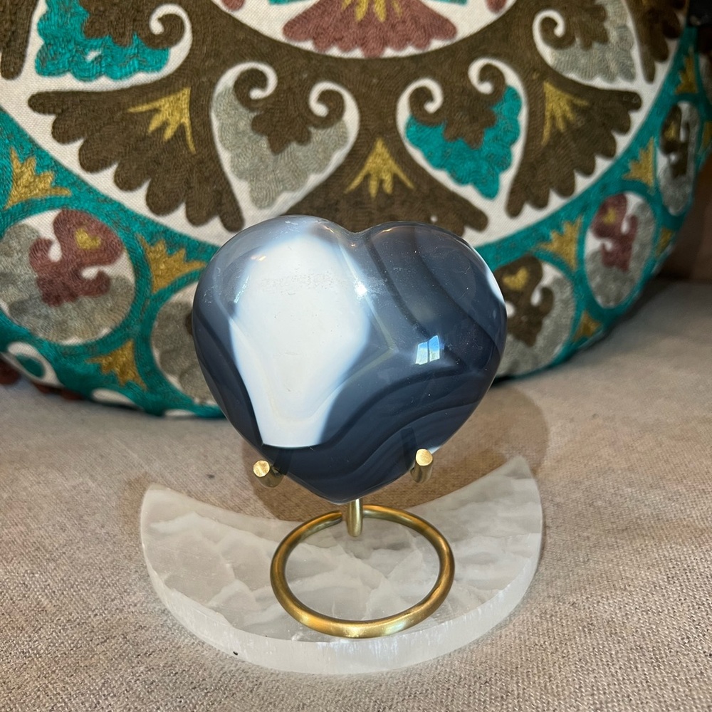 BEAUTIFUL ORCA AGATE HEART crystal mineral